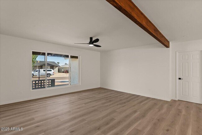 Building Photo - 8617 E Palm Ln