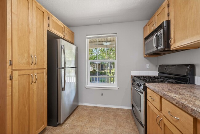 Building Photo - Beautiful Single-Level Home with Private Backyard