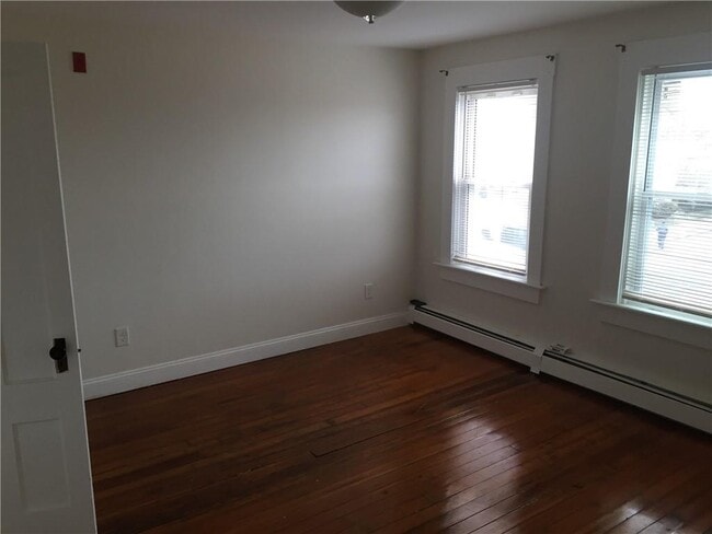 Building Photo - 64 Lyon Ave