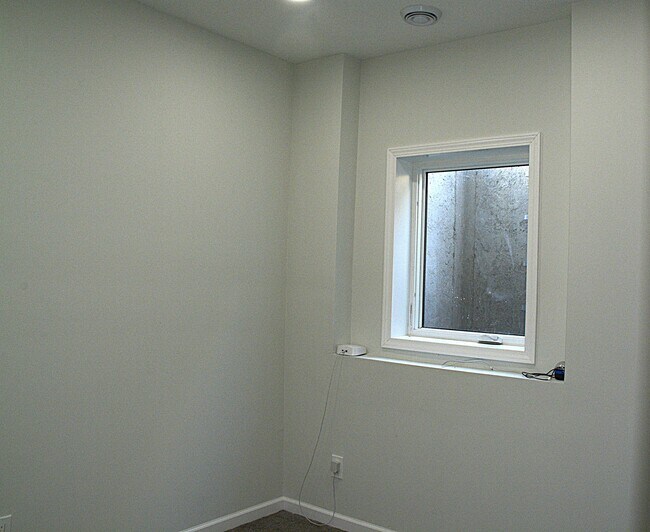 Building Photo - 1566 Edgebrook Ln