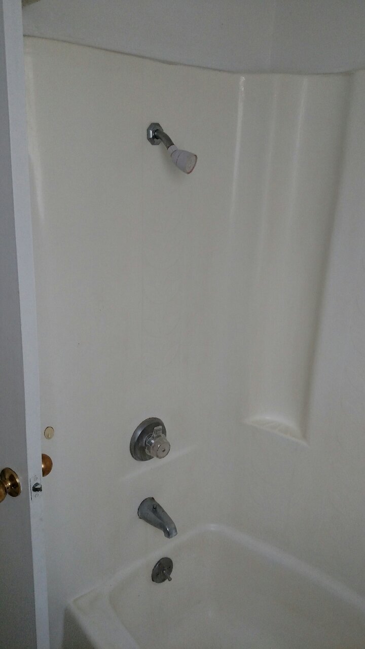 Shower/Tub - 1122 Francis Ave