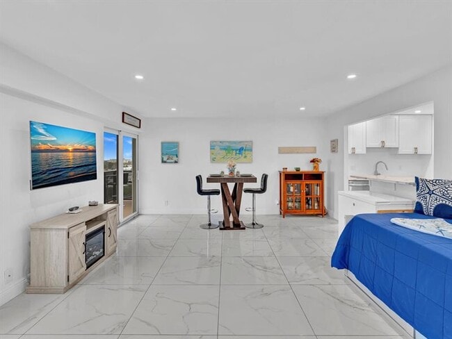 Building Photo - 5100 Dupont Blvd