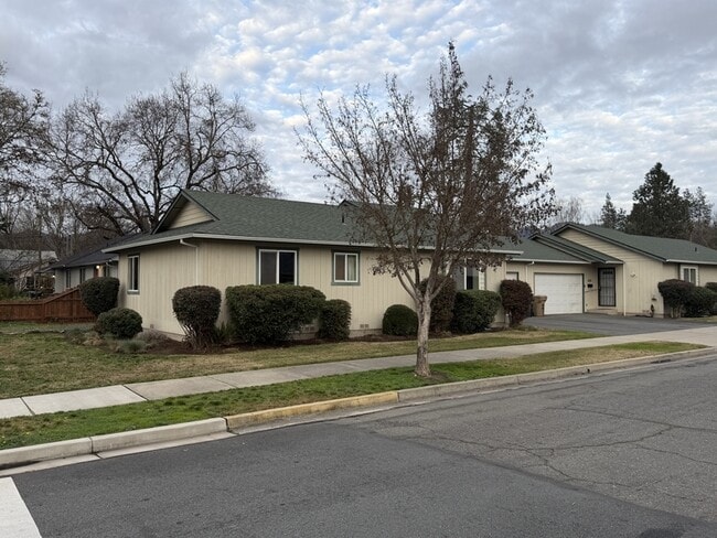 Building Photo - 1616 SW K St