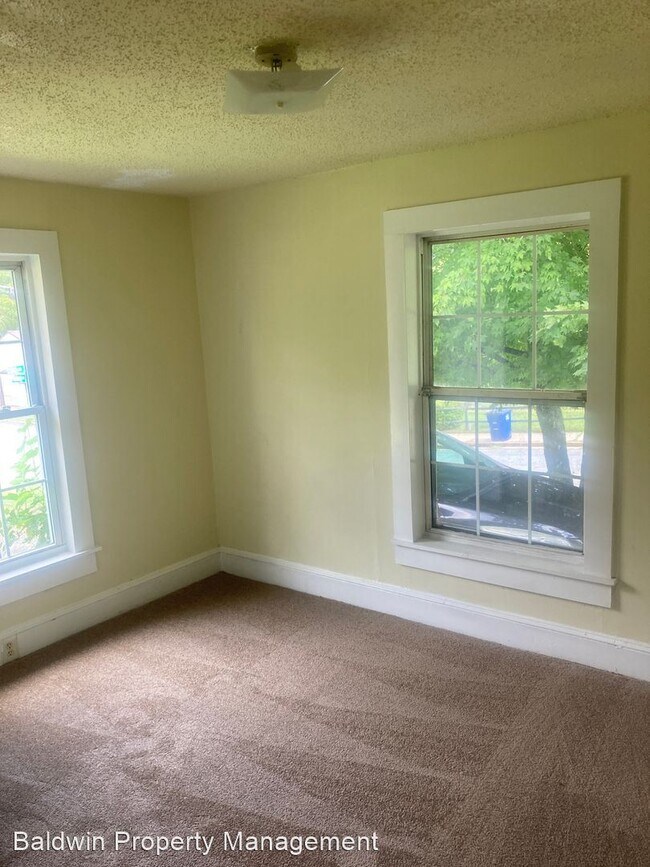 Building Photo - 3 br, 1 bath House - 400 W 25TH STREET