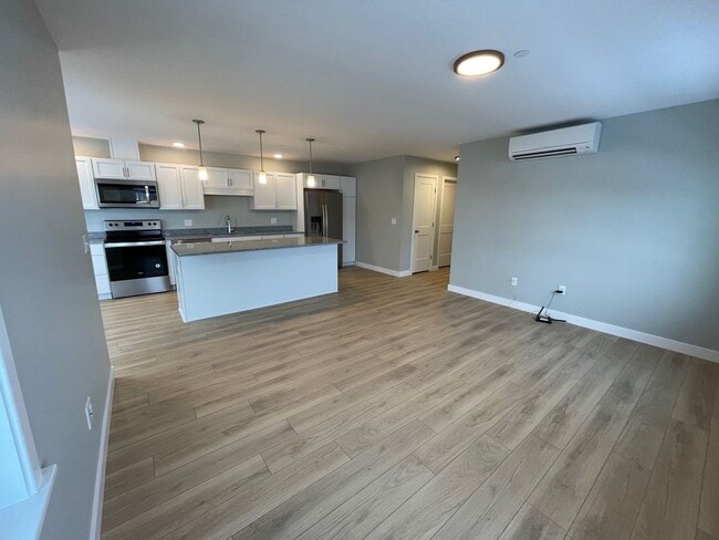 Building Photo - The Gables at Scarborough Downs: 2 Bedroom 1.5 Bath Condo, 2c. garage $2,750.00 4/01/2026