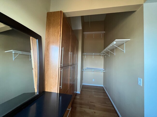Closet Master BR - 2700 Ashland Ave
