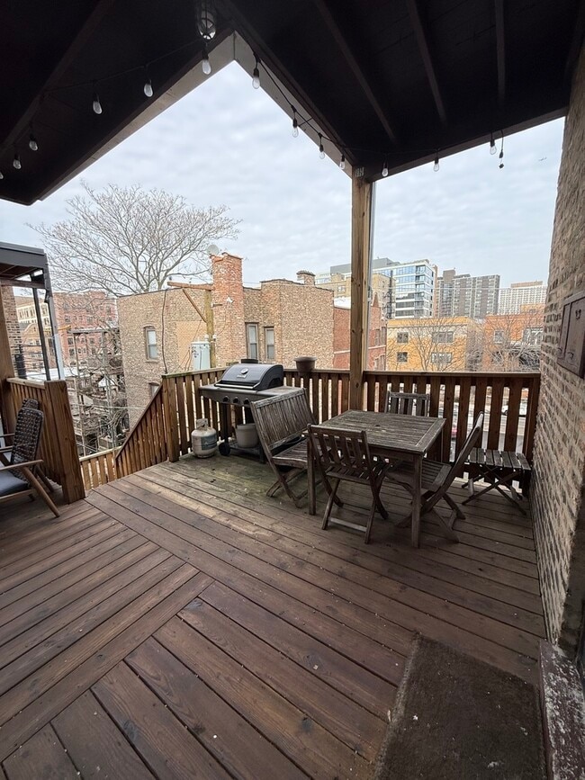 Building Photo - 928 W Sunnyside Ave