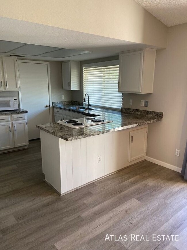 Building Photo - 4546 W Continental Dr