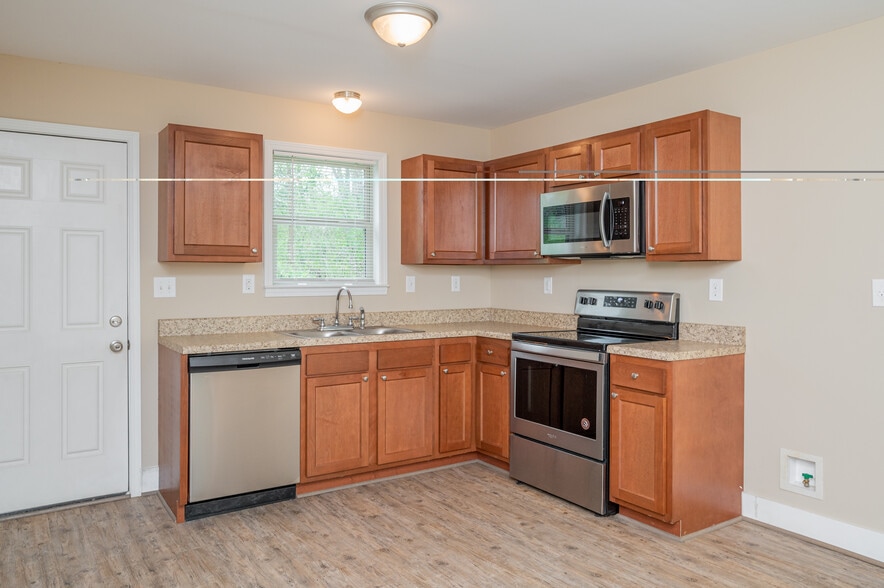 Building Photo - 2005 Coldwater Rd