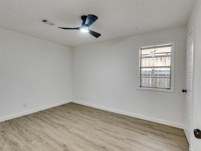 Building Photo - 5627 Southbrook Dr