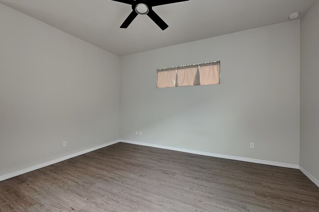 Building Photo - 3109 King Palm Dr