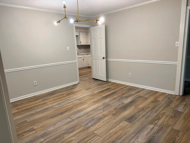Building Photo - 285 High Meadow Dr
