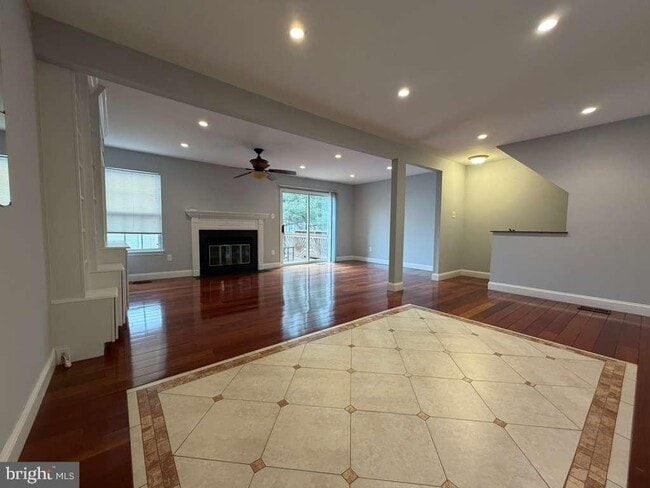 Building Photo - 10354 College Square