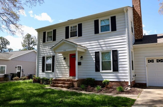 Building Photo - Fabulous neighborhood 4 BR home right on Elizabeth Lake