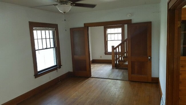 Building Photo - Close Walk To U of I Hospitals-House for Rent