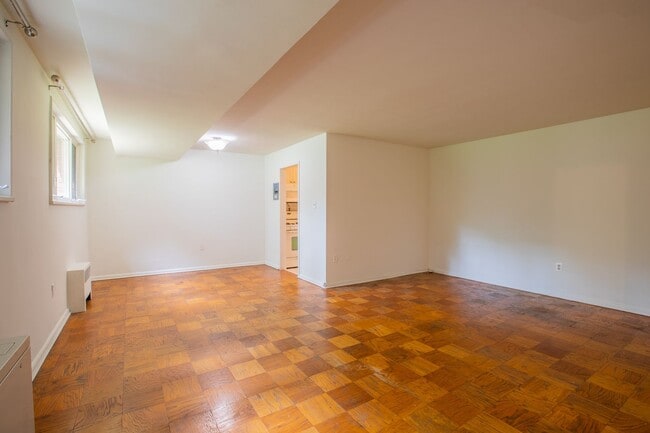 Building Photo - Spacious 1 BR/1BA Condo in Glover Park!