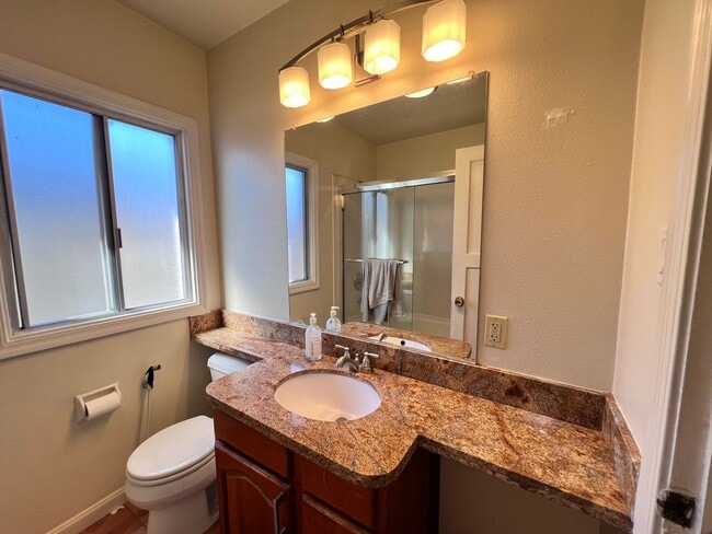 Building Photo - $1,000 OFF FIRST MONTH'S RENT!!!! Cozy 3 BD/2 BATH Single Family Home With 2 Floors Located in Al...