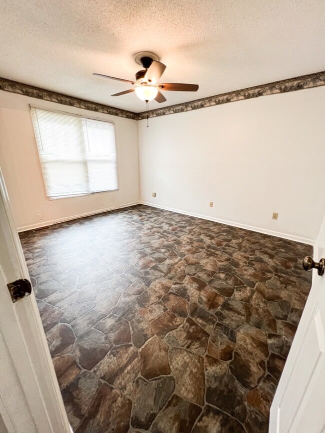 Building Photo - 1119 Cloister Pl