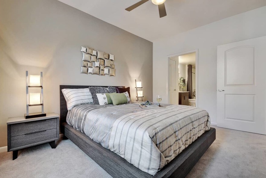 Building Photo - 11400 Domain Dr