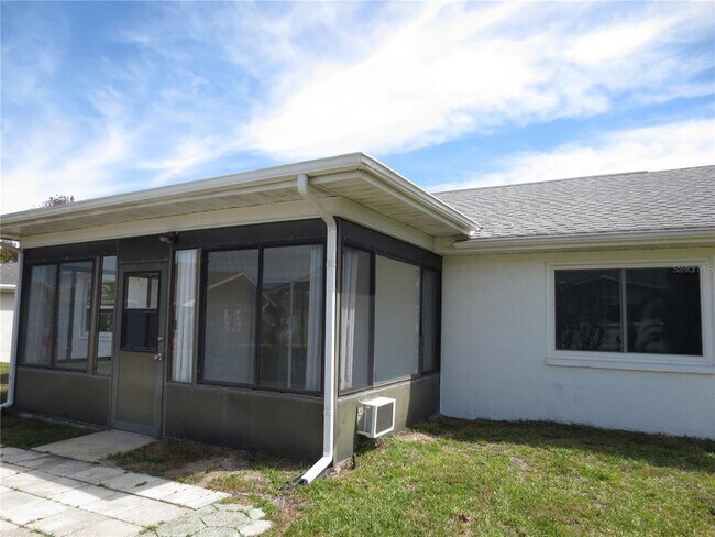 Building Photo - 1676 Caledonia Dr