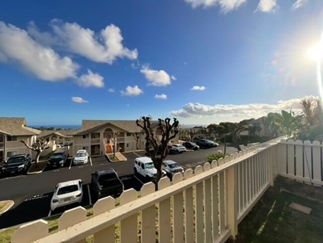 Building Photo - 2 bed 2 bath, Private yard, 2 parking stalls