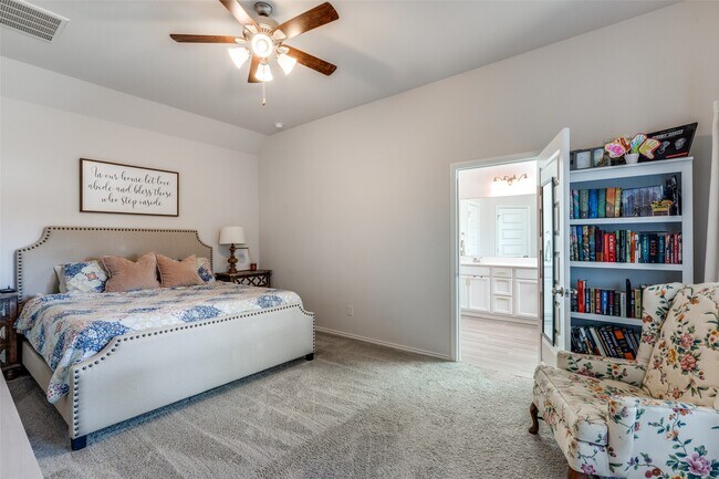 Building Photo - 226 N Bearkat Ct