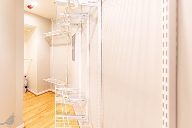 Building Photo - Spacious Two Bedroom Off 14th St. Corridor!