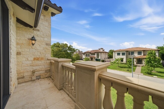 Building Photo - 5339 Tilbury Dr