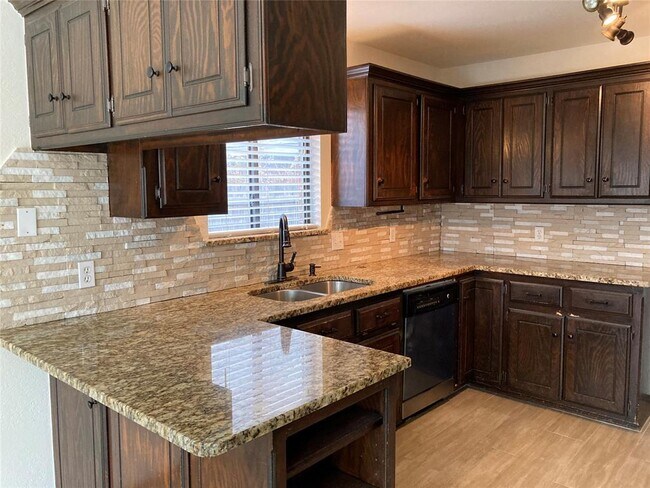 Building Photo - 405 Rhoades Ct