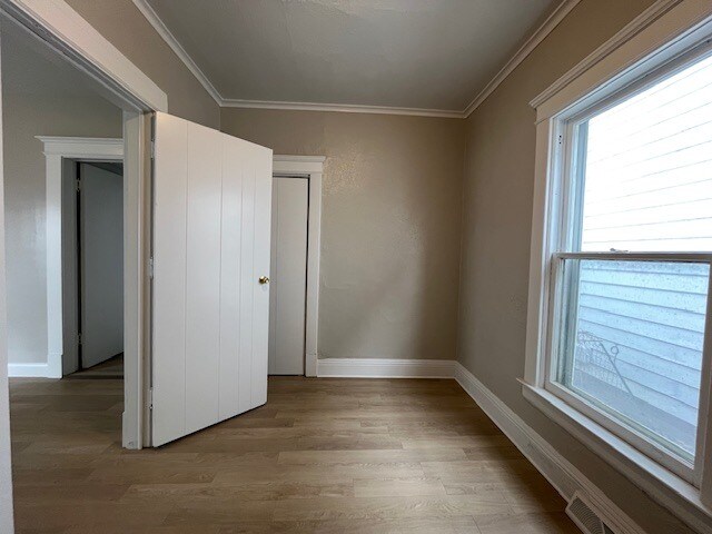 Building Photo - 911 E Washington St