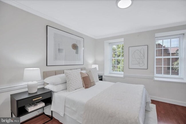 Building Photo - 1437 Duke St