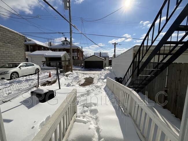 Building Photo - 928 W Princess St