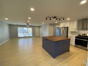 Building Photo - 1218 N Lewis Ave