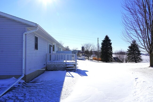 Building Photo - 2 Bedroom, 2 Bath Home