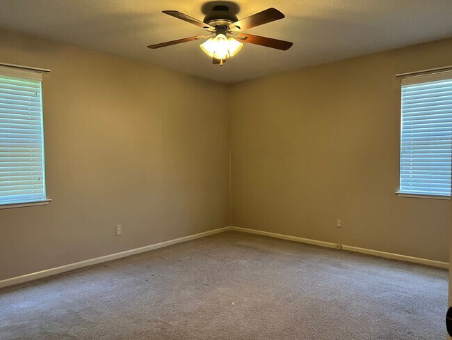 Building Photo - 14 Feldspar Ct