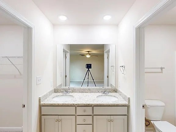 Building Photo - 304 Sandy Springs Dr