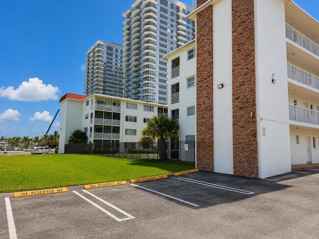 Building Photo - 4500 N Flagler Dr