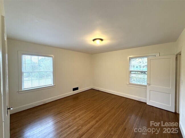 Building Photo - 1901 Armstrong Park Dr