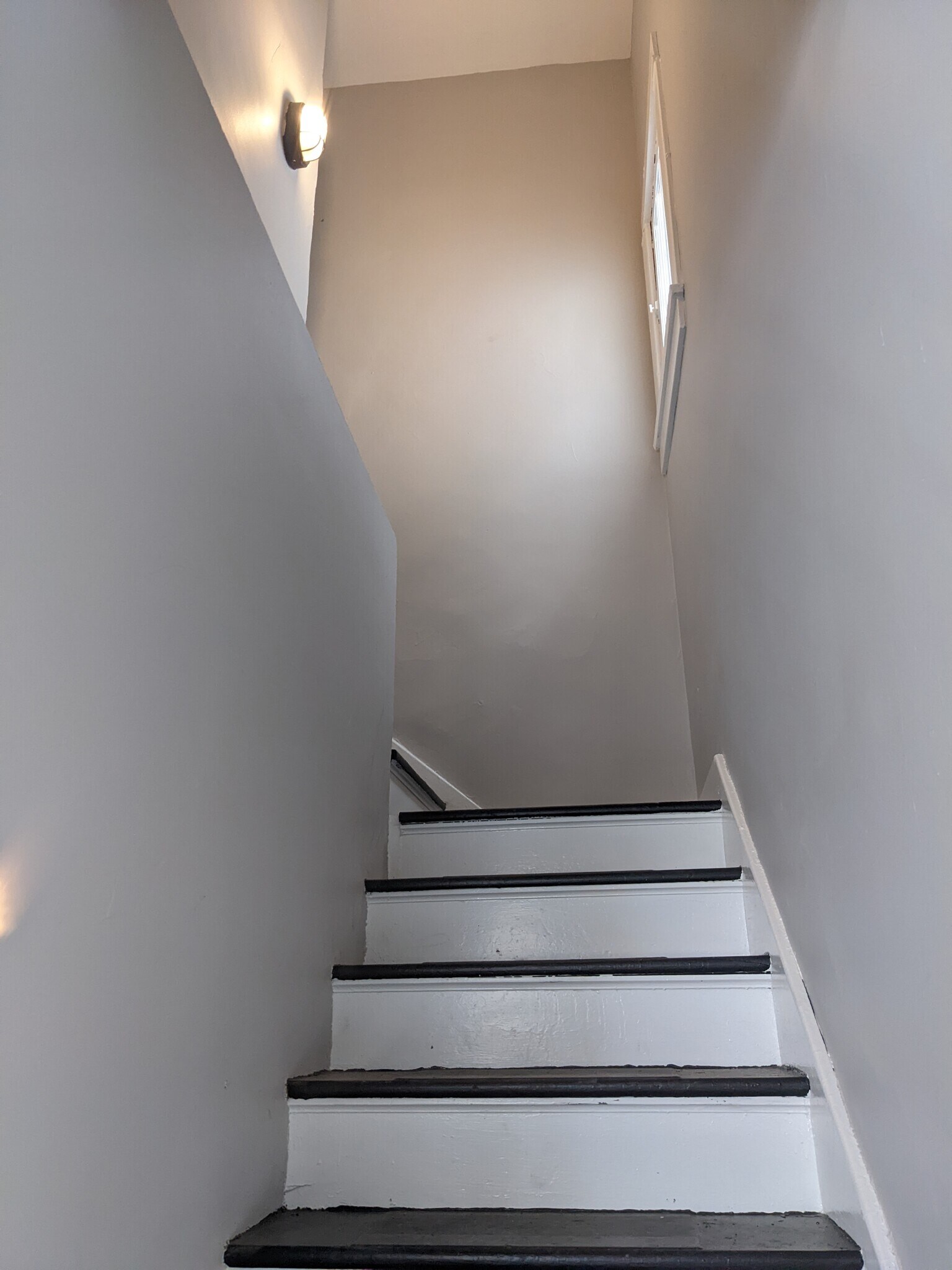 2nd floor unit with private entrance - 506 Woodruff Place Middle Dr