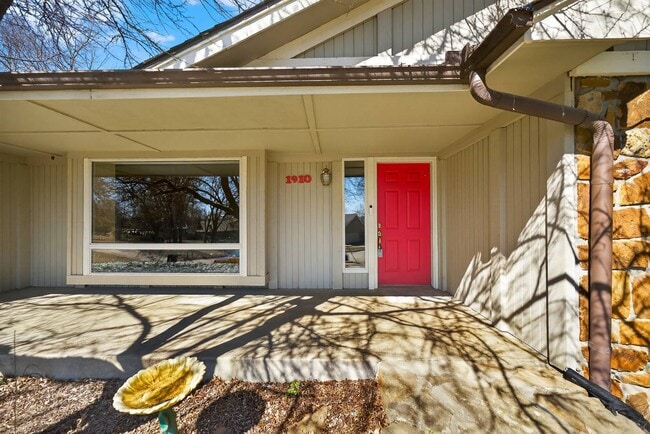 Building Photo - 1910 W 4th St S