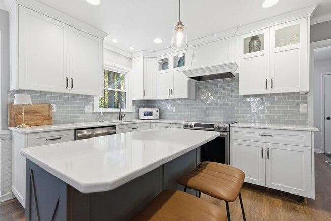 Building Photo - 216 Tiger Run