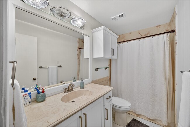 Building Photo - 11230 Bandlon Dr