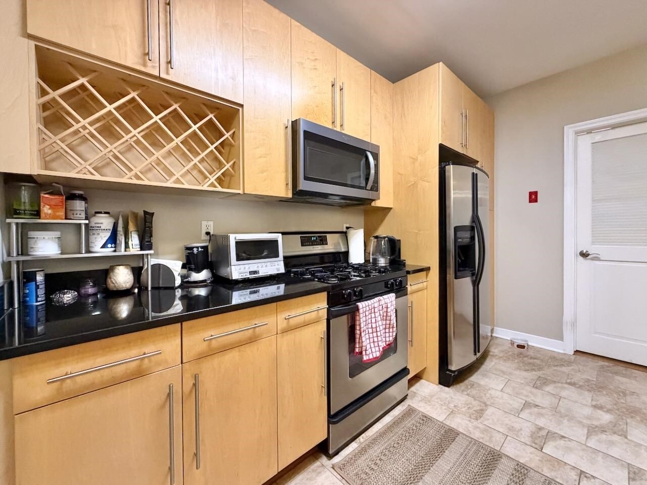 Building Photo - 83 Monroe St