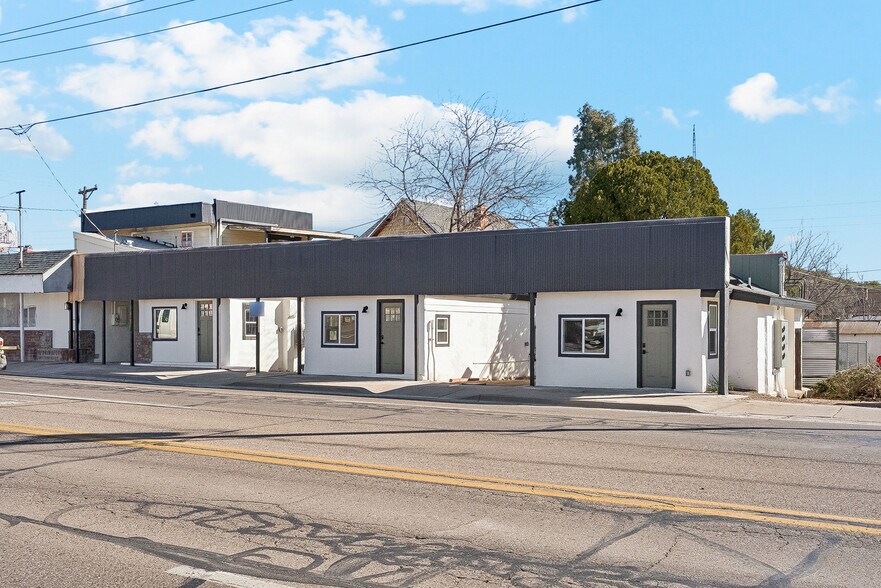 Building Photo - 890 E Ash St