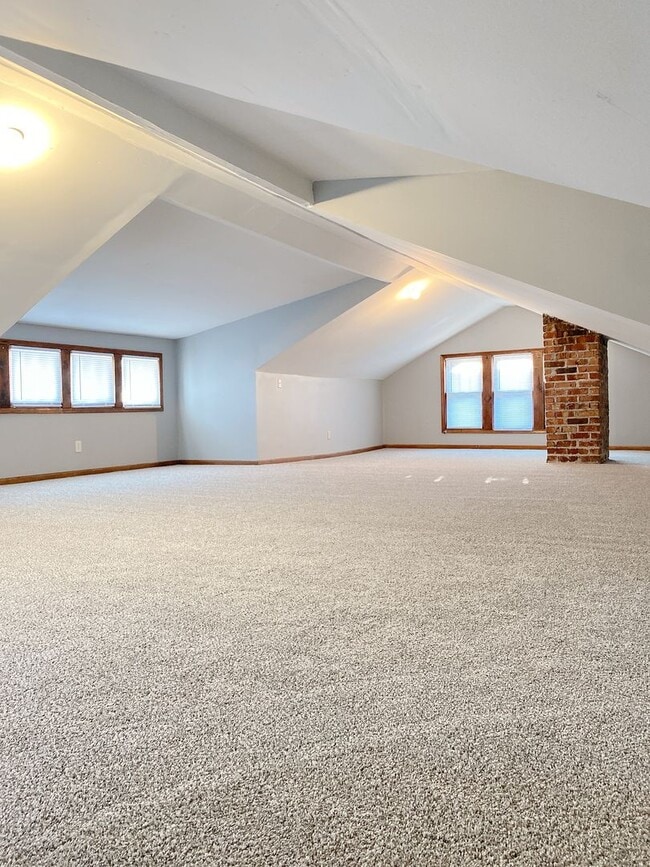 Building Photo - 2436 Laurel Ave N