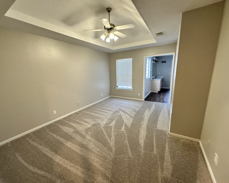 Primary bedroom - 2220 SW Rambling Vine Rd