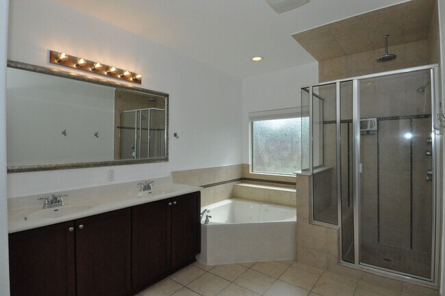 Building Photo - Beautiful Spacious Home FOR LEASE!