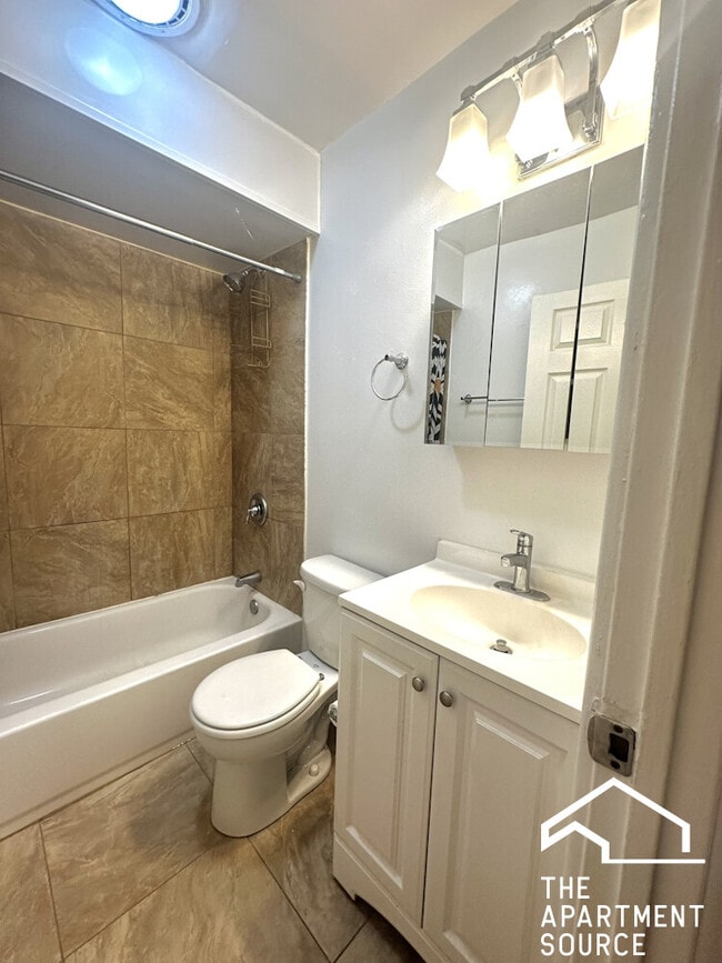 Building Photo - 6954 N Sheridan Rd