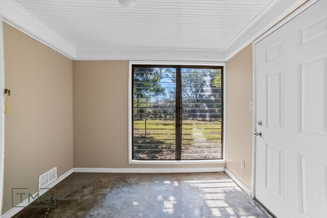 Building Photo - Newly Remodeled 2/1 in Kendall Whittier!