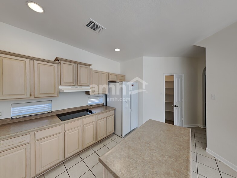 Building Photo - 9303 Scotty Oaks